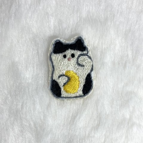 刺繍招き猫ブローチ No.11