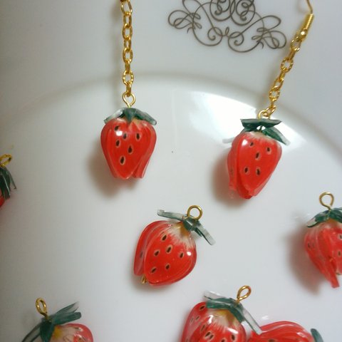 flesh　strawberry　ピアス