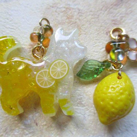 ◇3652 ✨💡蓄光・レモンのかき氷　日本犬のピアス・イヤリング🐕🍋 ※暗闇で光ます・やや重ためです。