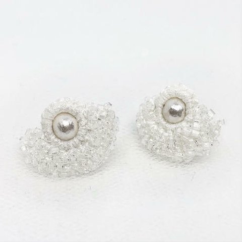 サントリナ（WHITE）ピアス 