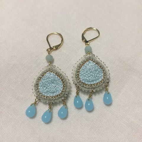 刺繍ジュエリーのドロップピアス