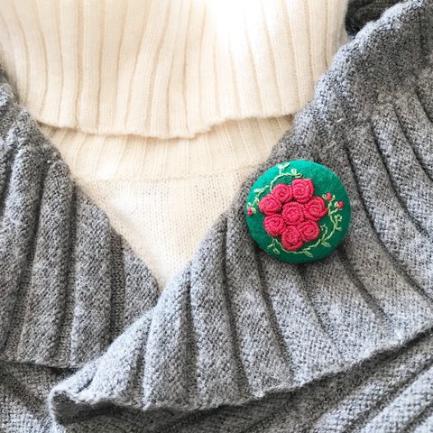 お花の刺繍ブローチ