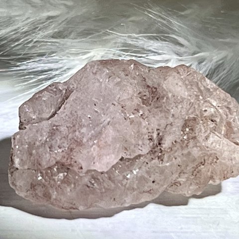 ヒマラヤ産✨　アイスクリスタル　ピンク　原石　ラフストーン