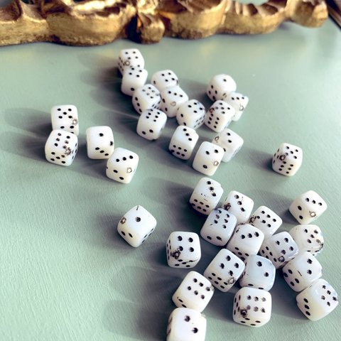 【8コセット】#czech beads#チェコビーズ　🎲dice 7✖️7✖️7㍉　white/black