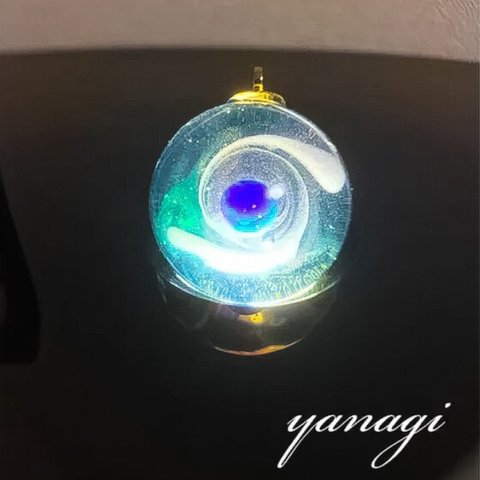 【宇宙レジン】青の惑星ペンダントトップ