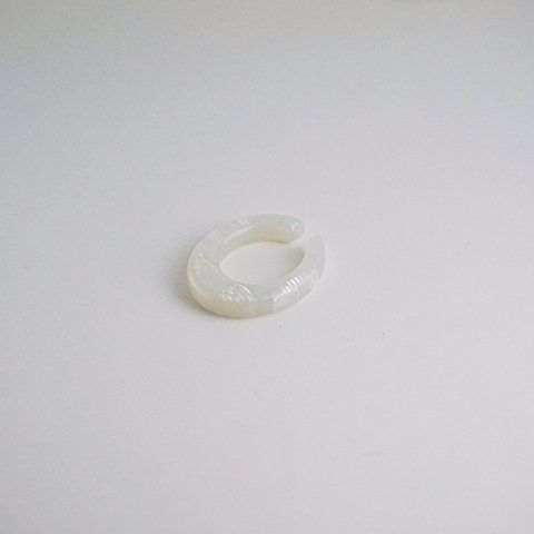 Earcuff イヤーカフ（B71 milky white）M