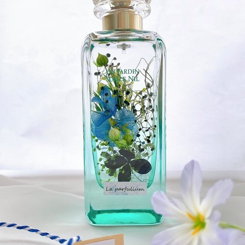 香水瓶のハーバリウム100ml  箱付き✨ウエディング　装花　贈り物　香水　窓辺　プレゼント✨　プリザーブド　香水瓶　花　ウェルカムスペース✨　オシャレ　窓辺　ラ・パルファリウム　