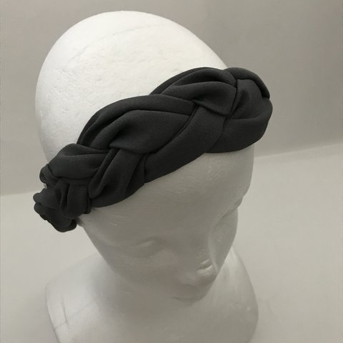 マットなgrayのbraidターバン