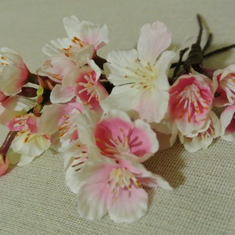 【ウェディング】桜のヘッドドレス（白とほんのりピンク色）