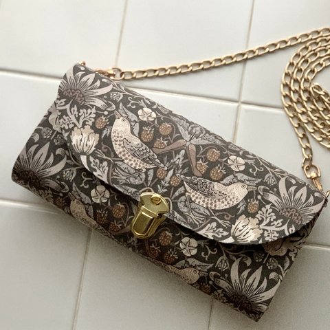 【cloth wallet shoulder】William Morris STRAWBERRY THIEF軽やかショルダーバッグ　ウィリアムモリス　ストロベリーシーフ　いちご泥棒　長財布ショルダー