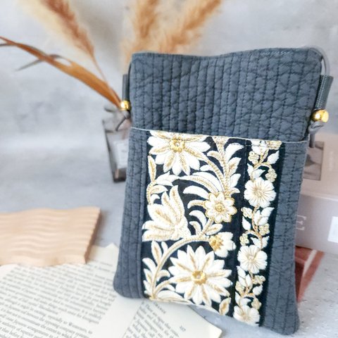 ヌビバッグ　インド刺繍　ヌビキルト　イブル生地　スマホショルダー　スマホポシェット　スマホポーチ