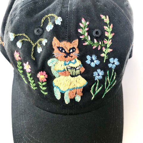 手刺繍キャップ ～読書猫 / DENIMBLUE～