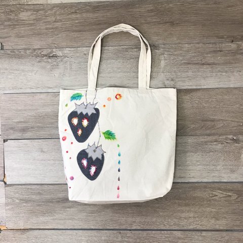 いちごのキャンバストート②《刺繍＆手描き》エコバッグ☆