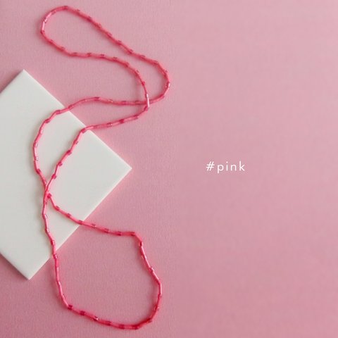 コーラル ピンク KABURU 留め具のない かぶるタイプのガラスビーズネックレス  金属アレルギー対応