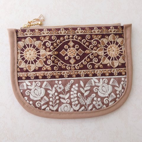 刺繍リボンのPERAPERAポーチ