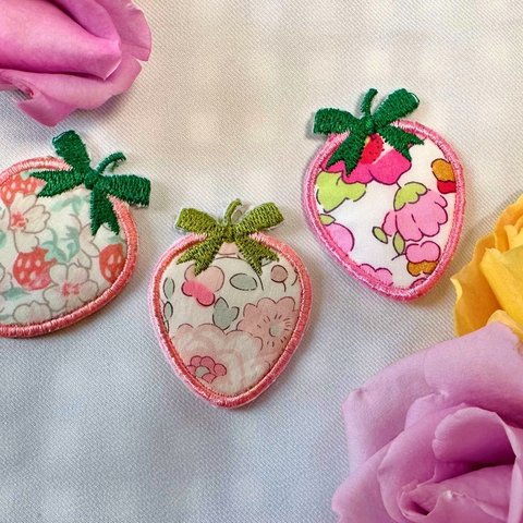 リバティ刺繍ワッペン〜いちご