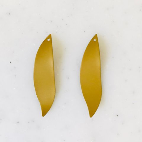 Matte Mustard Yellow Wavy Leaf Pendant Tops