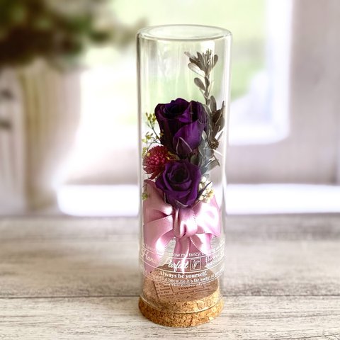 【母の日】紫のバラのボトルフラワー / 花言葉入り 気品 高貴 尊敬 / 古希　喜寿　置物  ガラス プチギフト お供え 