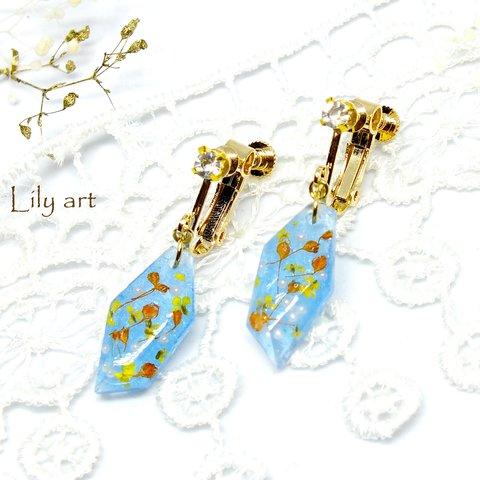 【SALE ¥650→¥300】水のカケラorange＆blueお花ネジバネ式イヤリング