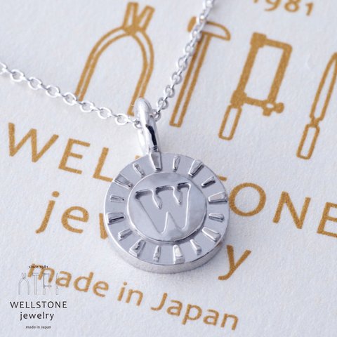 「W」のイニシャルチャームペンダント【チェーン付】