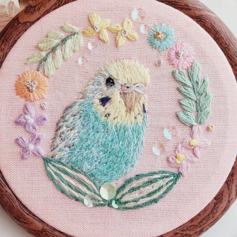 【受注生産】『インコ刺繍🕊‎𓂃 𓈒𓏸草花とインコの刺繍フレーム』Bird embroidery frame.