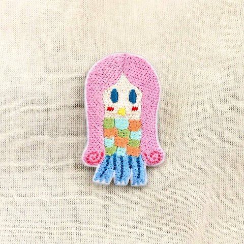 刺繍ブローチ　「アマビエ」