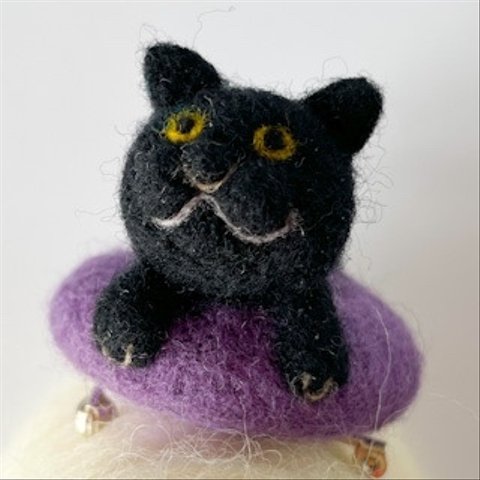 羊毛フェルト　黒猫ブローチ