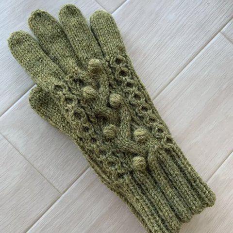 アルパカウールで編むアラン模様の5本指手袋 オリーブ