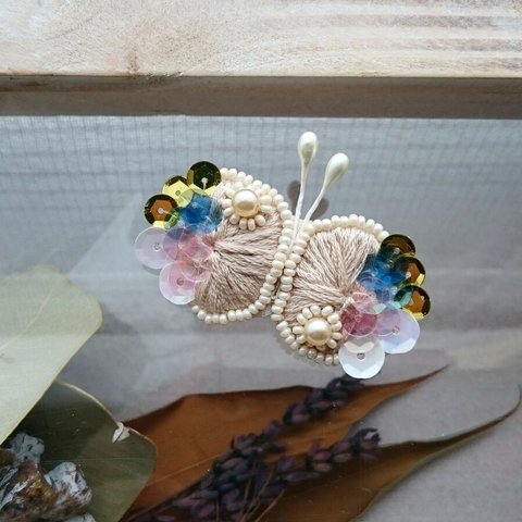 刺繍の蝶＊ブローチ