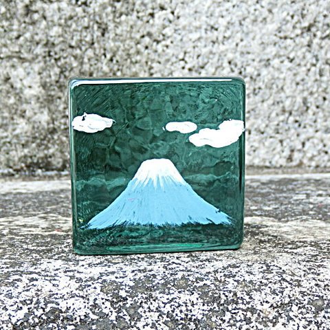 奇跡のように美しい‼オーシャンブルークリスタル・ペーパーウエイト :手描き『富士山』　◎ルームクセサリーとしても最適！