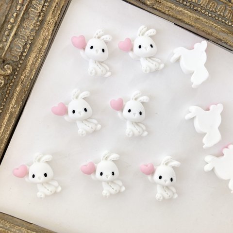 再入荷♡小さめ【5個セット】うさぎちゃんぶら下がりハート🎀ハロウィン♡クリスマスデコパーツ♪キッズハンドメイド♡リボンのセンターや♡小物やアクセサリー作りにも♡5個セット