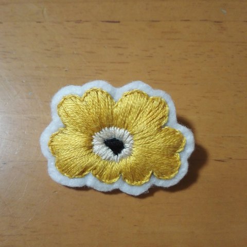 🏵花の刺繍ブローチ🏵　 