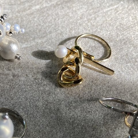 BAR AND CHAIN PEARL RING