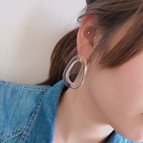 オーバルクリアピアス