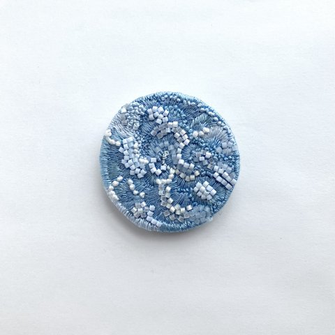 "sora" ビーズ刺繍一点ものデザイン丸型ブローチ