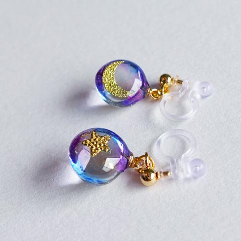 (小サイズ) ｢美しき宇宙｣  16【ピアス(イヤリング交換可)】 透明感 かわいい きれい 月 星 紫 パープル 青 紺 揺れる グラデーション おしゃれ こだわり あかぬけ 存在感       