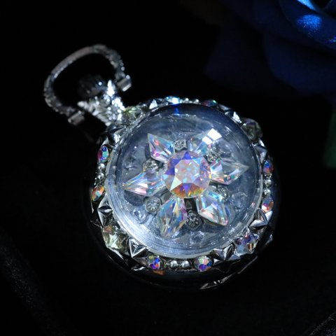 【雪華の懐中時計（ダイヤモンド）】ガラスドームの中に咲く結晶の花の懐中時計