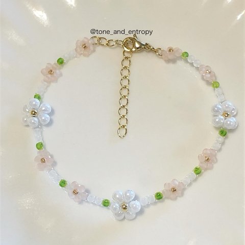 つや消しベージュピンクとパール調ぷっくりお花のビーズブレスレット / Baby pink beaded flowers bracelet