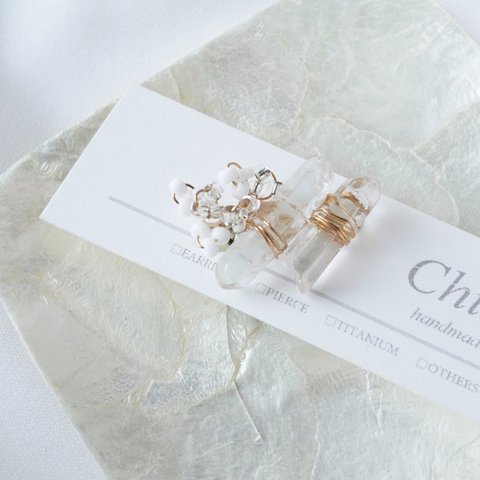 天然石クリスタルと小花のイヤークリップ〜クリア·ビーズ·プレゼント·氷