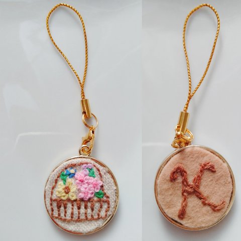 刺繍　ピアノ　花　イニシャル　ストラップ