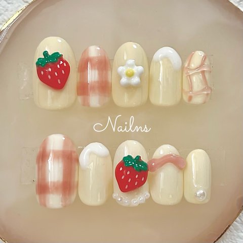 nailns １セット限定価格 苺ネイル いちごネイル お花ネイル ぷっくりネイル コンサート 推しネイル ネイル イベント 行事 ライブ ハートネイル 