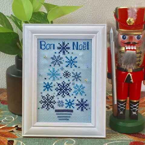 クリスマスの刺繍フレーム(雪の結晶)  クリスマスツリーの刺繍　クリスマスの刺繍額