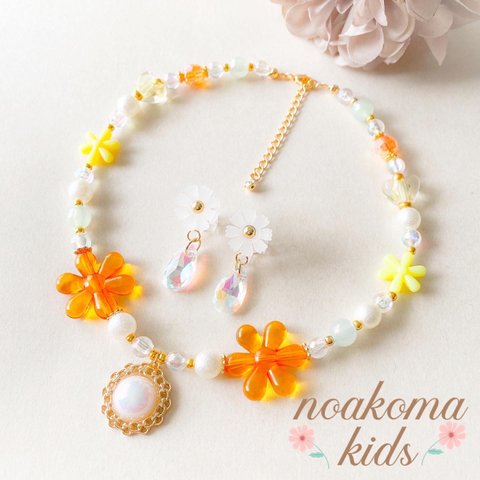 再販 ＊little princess＊ flower party - orange キッズイヤリング + キッズ ネックレス セット ＊ キッズアクセサリー 女の子 プレゼント 誕生日 子供 花