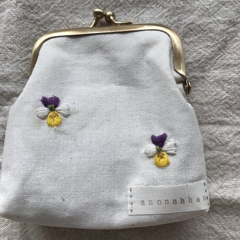 ビオラ刺繍がま口