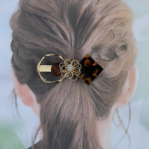 ヘアクリップ　No.175 8㎝金具　フラワー　花　茶色系　べっこう柄  ゴールド　ブラウン　普段使い　髪留め　ヘアアクセサリー　ハーフアップ　ヘアアレンジ　大人可愛い