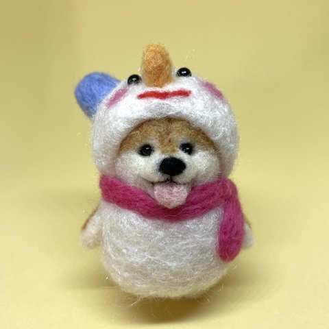 クリスマス⛄️雪だるまの着ぐるみ姿のちっちゃな柴犬ちゃん🐕羊毛フェルト