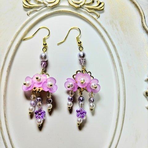 小花のピアス（淡いパープル）