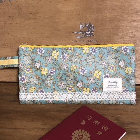 花柄のパスポートケース