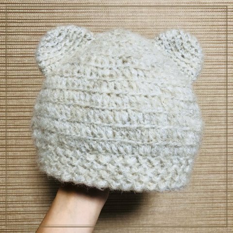 キラキラ糸で編んだベージュのクマ耳帽🧸(子供用)