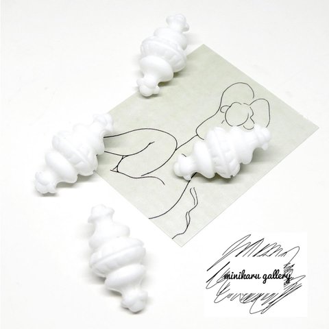 White spin beads(4個入)vintage parts 